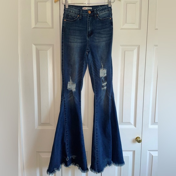 YMI Denim - YMI distressed Gigi fit flare jean size 1/25 L33